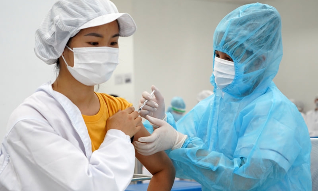 Công nhân một khu công nghiệp trên địa bàn Hà Nội. Ảnh - Phạm Hùng.