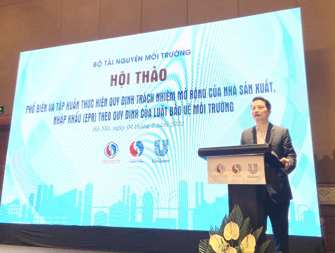 Ông Phan Tuấn Hùng, Vụ trưởng Vụ Pháp chế, Bộ Tài nguyên và Môi trường phát biểu tại hội thảo ngày 4/3/2022.