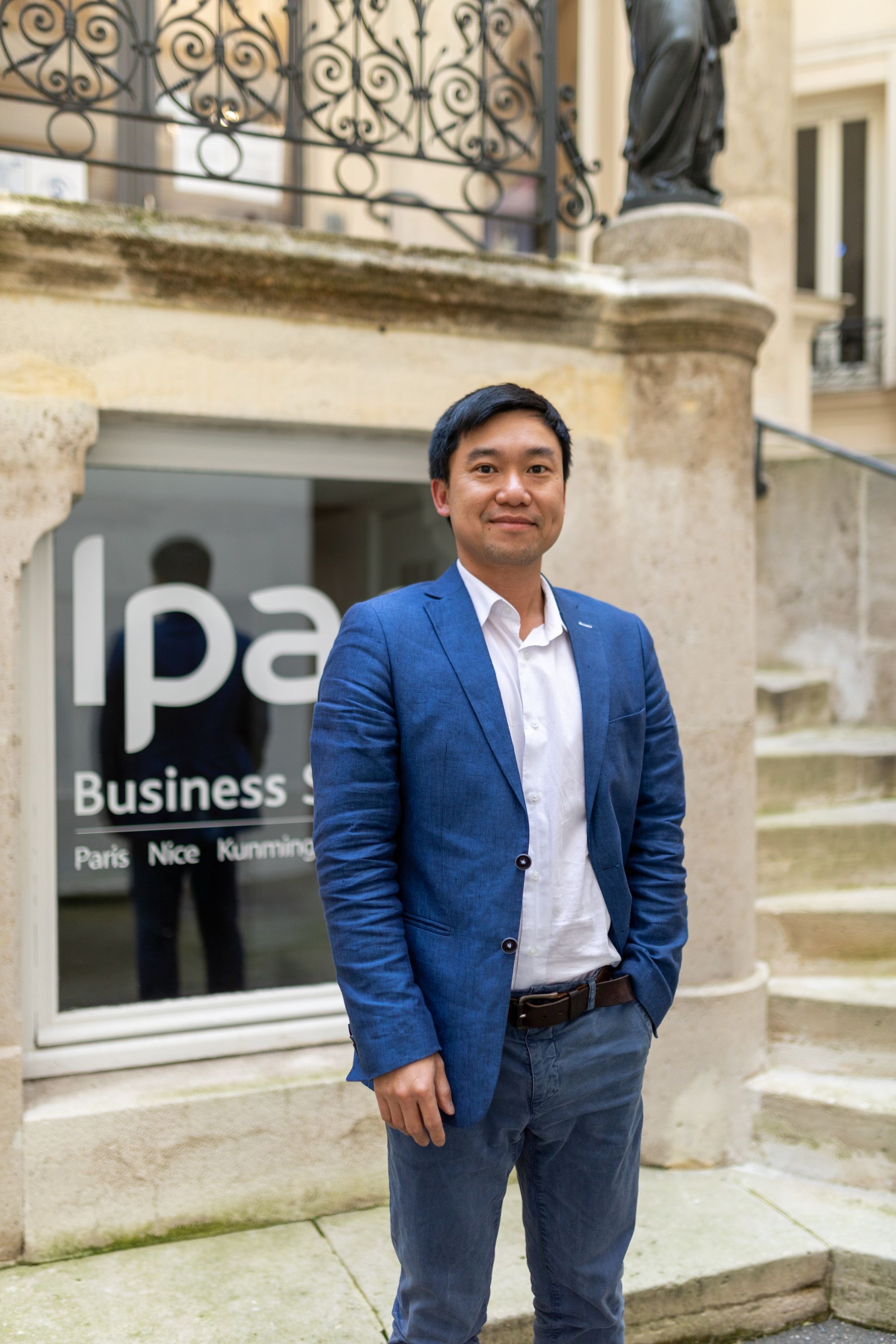 &Ocirc;ng V&otilde; Đ&igrave;nh Tr&iacute;, Trường ĐH Kinh tế TP.HCM, IPAG Business School (Paris) v&agrave; AVSE Global.