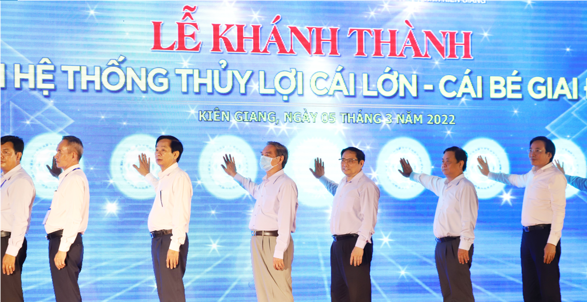 Thủ tướng Phạm Minh Chính nhấn nút khánh thành Hệ thống thủy lợi Cái Lớn - Cái Bé.