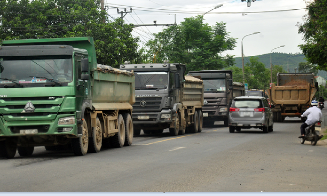 Tuyến Quốc lộ 14B qua địa phận Đà Nẵng hiện rất chật hẹp, tiềm ẩn nguy cơ tai nạn giao thông.