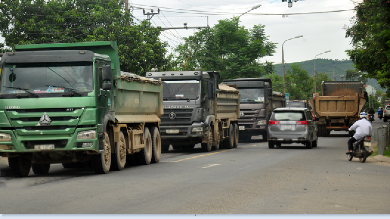 Tuyến Quốc lộ 14B qua địa phận Đà Nẵng hiện rất chật hẹp, tiềm ẩn nguy cơ tai nạn giao thông.