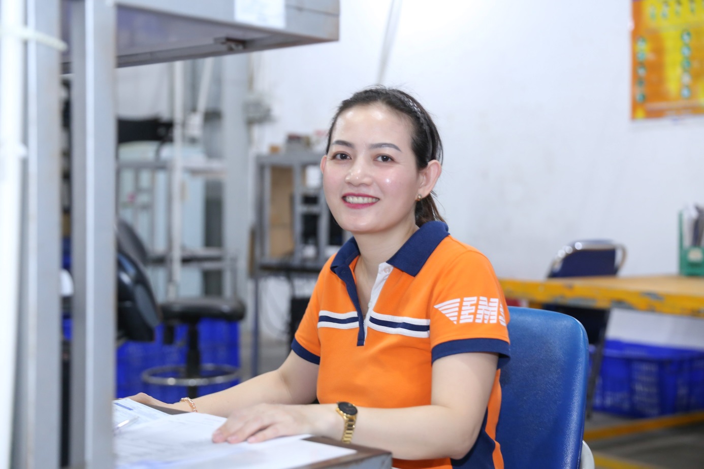 Nữ khai thác viên tại sàn khai thác Tp.HCM.