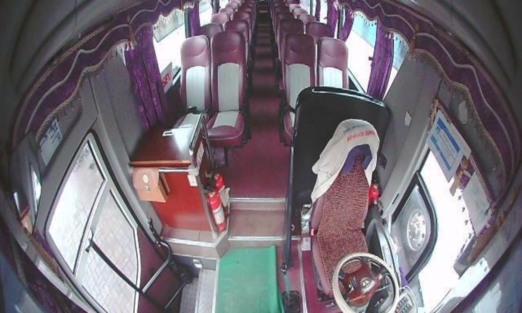 Camera giám sát sẽ ghi lại hình ảnh lái xe, khoang hành khách và cửa lên xuống xe, giúp doanh nghiệp và cơ quan quản lý giám sát trong quá trình tham gia giao thông.