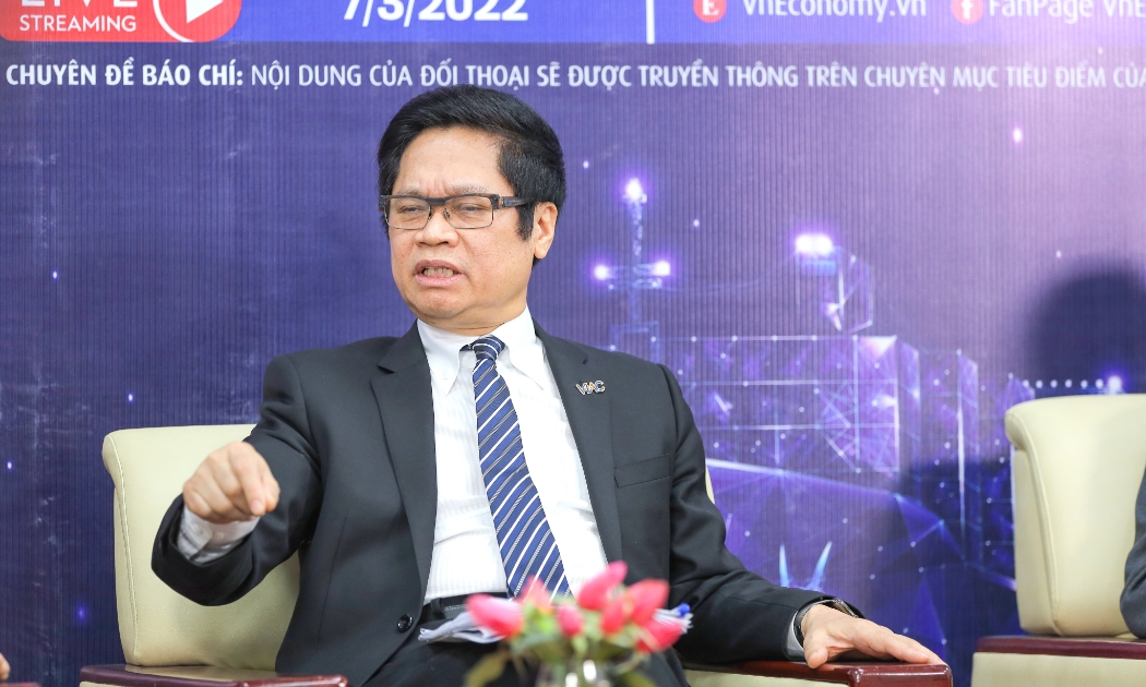 TS Vũ Tiến Lộc tại toạ đàm chiều 7/3. Ảnh: Chu Xuân Khoa.