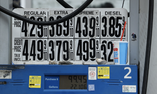 Leo thang theo giá dầu, giá xăng ở Mỹ cao nhất mọi thời đại