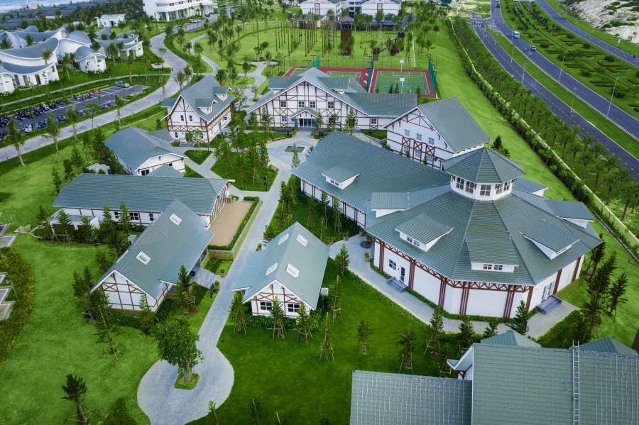 L&agrave;ng Thụy Sĩ - điểm đến s&ocirc;i động với c&aacute;c c&acirc;u lạc bộ giải tr&iacute; v&agrave; kh&ocirc;ng gian hội h&egrave; n&aacute;o nhiệt.