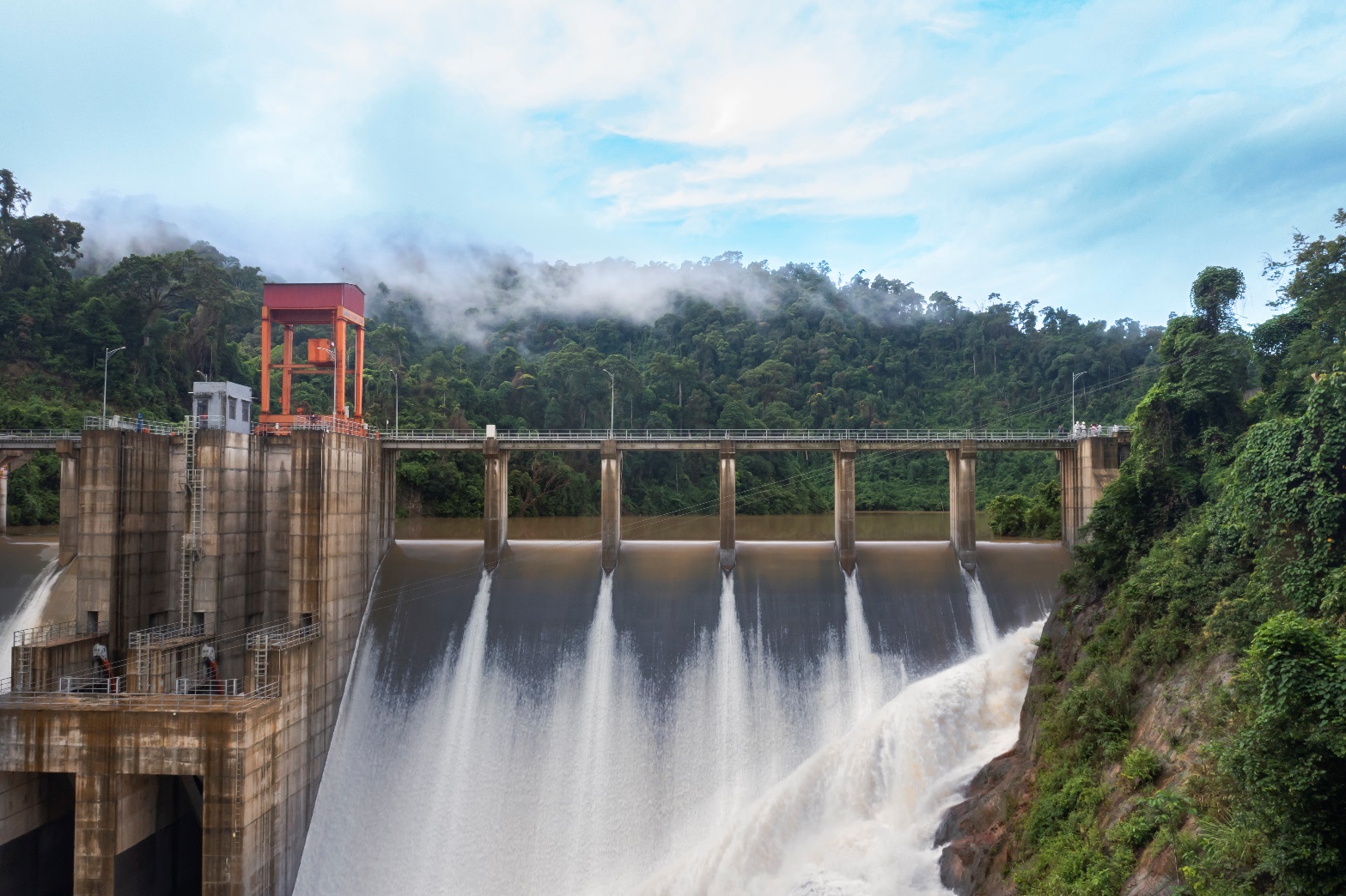 Đập thủy điện Sơn Tr&agrave;.