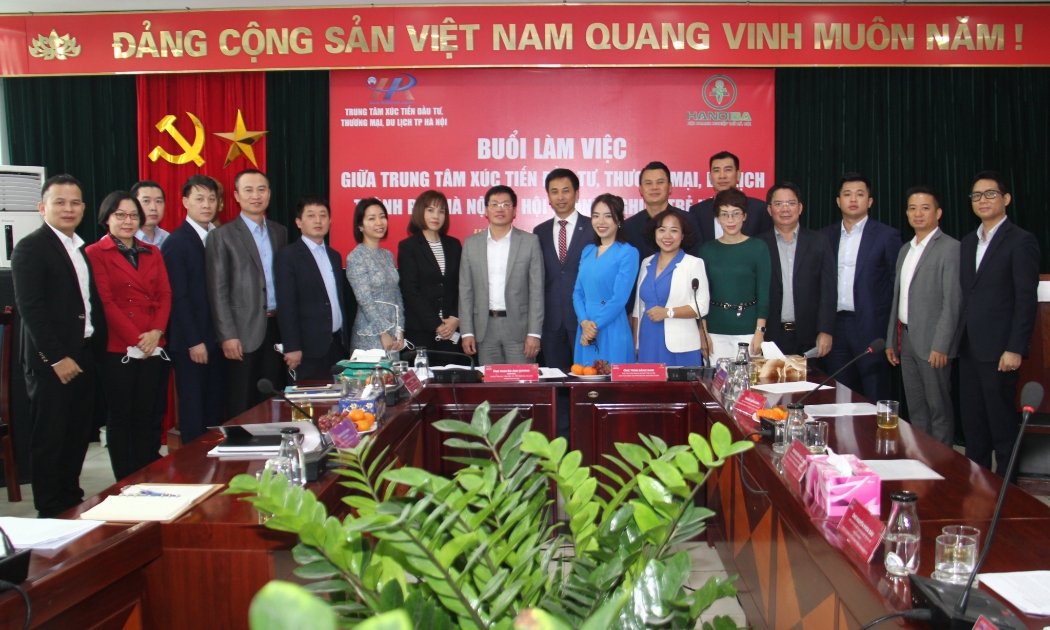 Các doanh nghiệp trẻ Hà Nội làm việc, trao đổi tại Trung tâm Xúc tiến Đầu tư, Thương mại, Du lịch HN