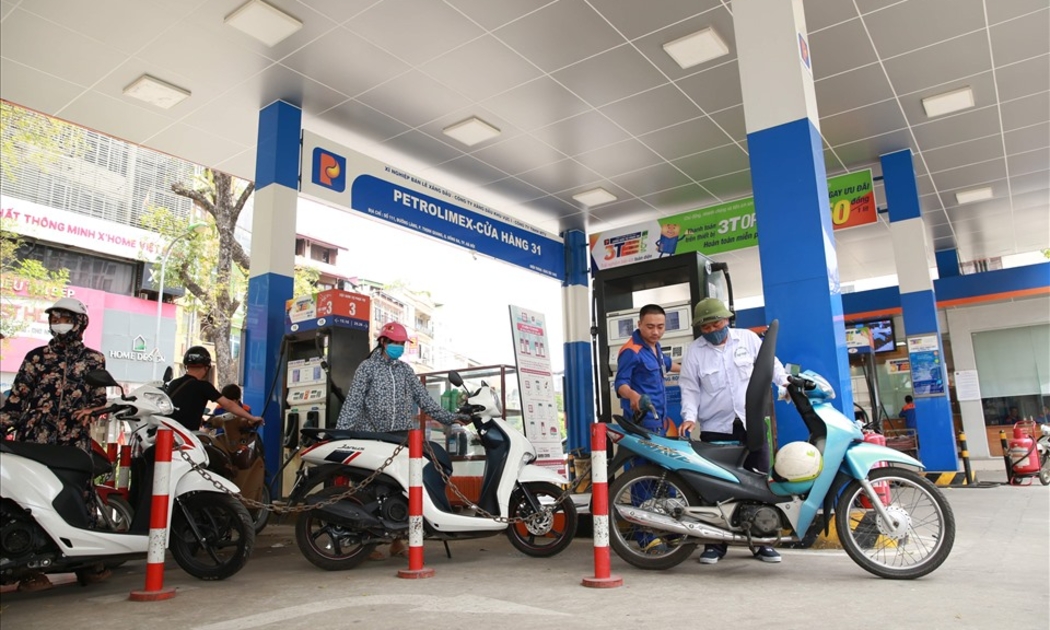 Giải pháp căn cơ là đảm bảo nguồn cung xăng dầu, không để thiếu hụt trong mọi tình huống. Tránh tình trạng đầu cơ, găm hàng, tích trữ.