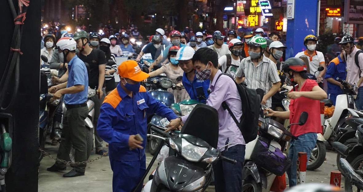 Nếu tính giảm mức thuế bảo vệ môi trường đối với xăng, dầu, mỡ nhờn từ 1/4, ngân sách nhà nước giảm thu gần 24.000 tỷ đồng.