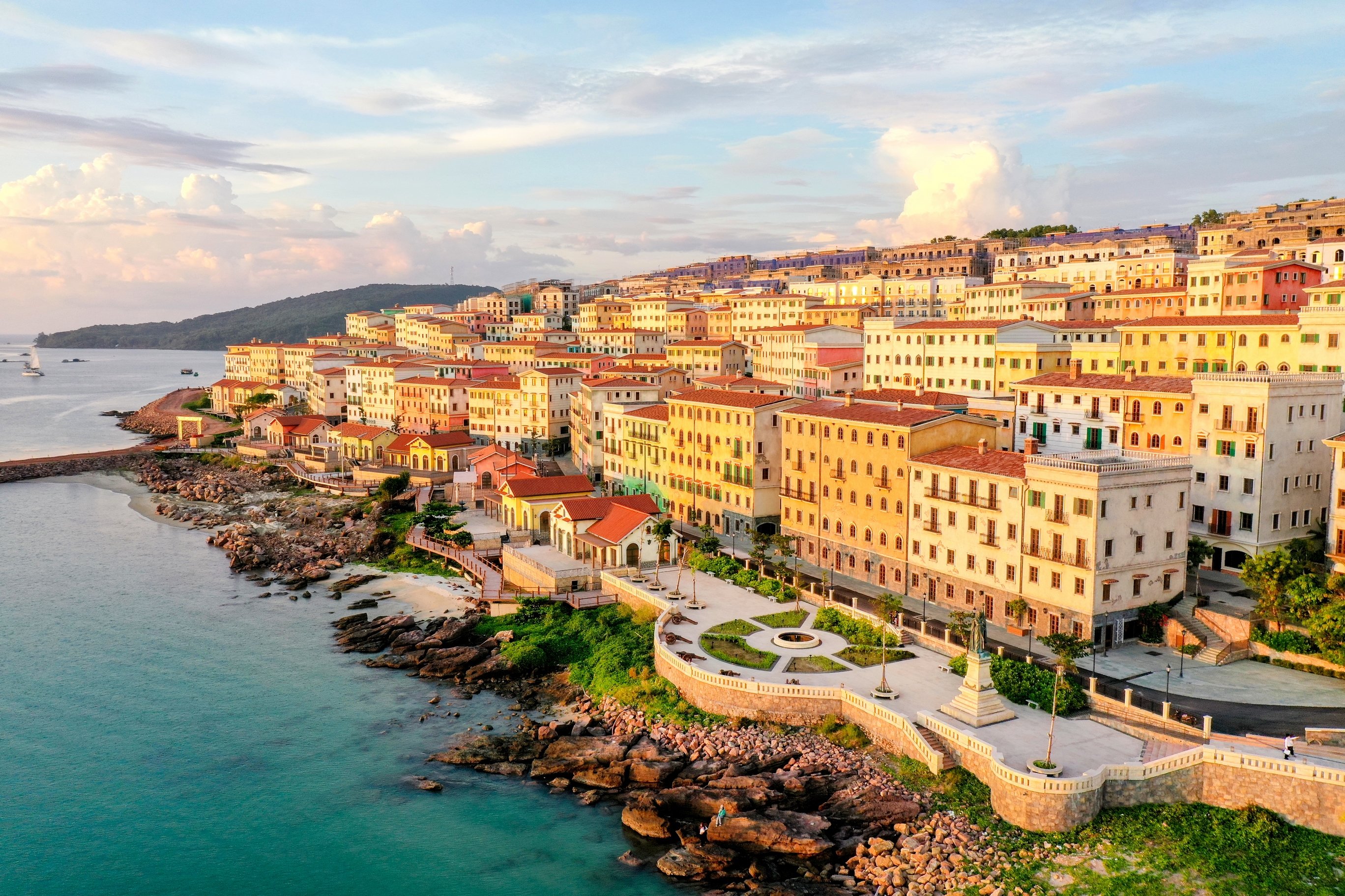 Sun Property đ&atilde; ra mắt thương hiệu quản l&yacute; vận h&agrave;nh cao cấp v&agrave; quản l&yacute; kinh doanh thương mại.