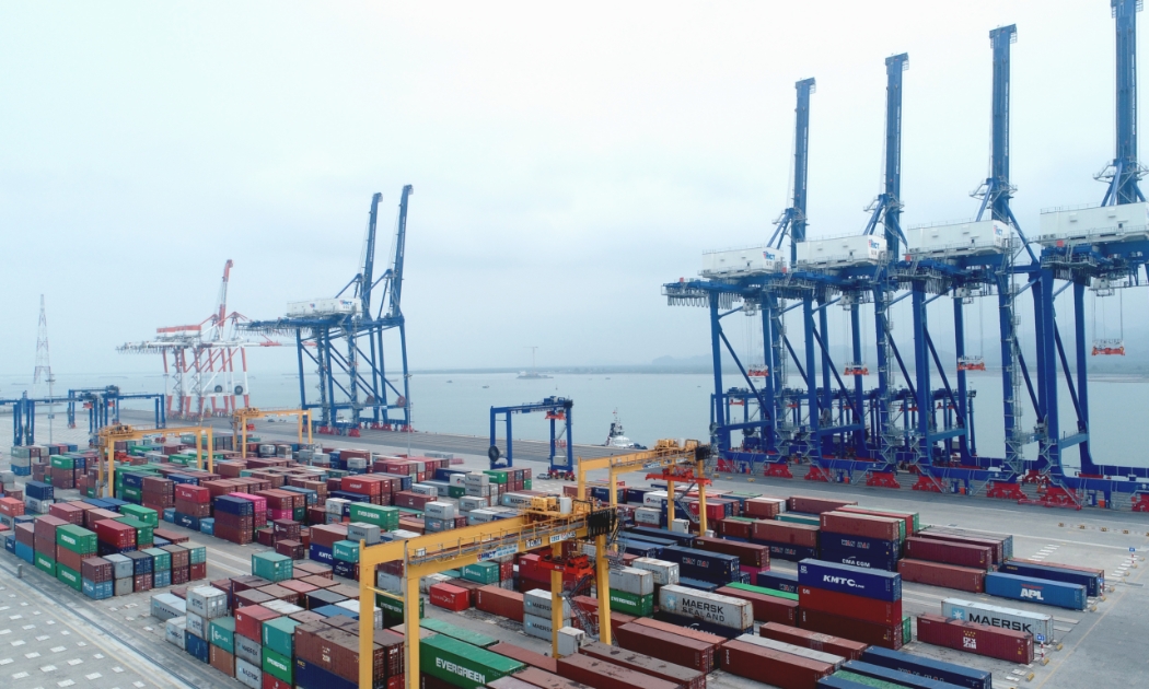 Nhiều doanh nghiệp vận tải tại Hải Phòng gặp khó khi giá xăng dầu tăng cao