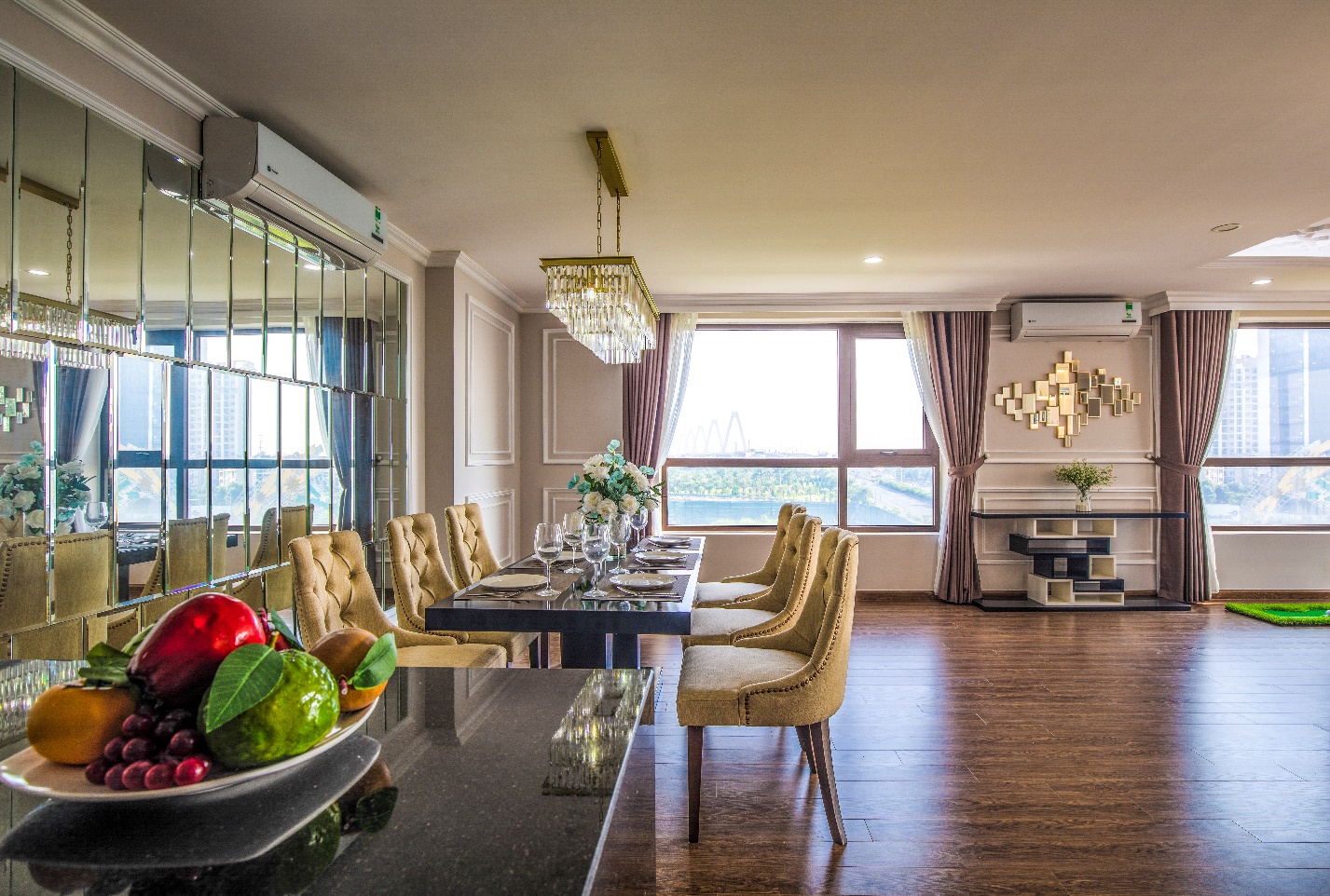 Không gian sống rộng thoáng từ trong ra ngoài tại các căn hộ Udic Westlake.