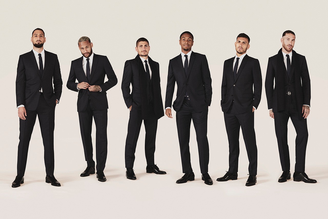 PSG đã kí kết hợp tác với Dior để tạo ra “một tủ quần áo chính thức” dành riêng cho họ, với mục đích chính nhằm nâng tầm phong cách của các cầu thủ.