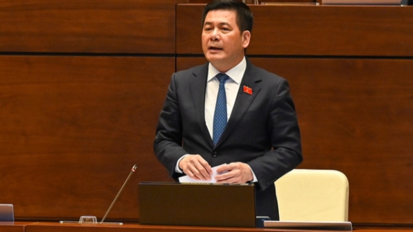Bộ trưởng Nguyễn Hồng Diên: “Nếu không kìm được giá xăng dầu sẽ phải áp dụng các chính sách an sinh”