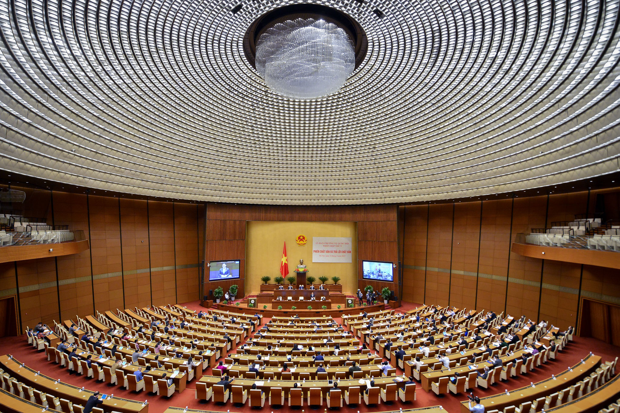 To&agrave;n cảnh phi&ecirc;n chất vấn v&agrave; trả lời chất vấn tại điểm cầu ph&ograve;ng Di&ecirc;n Hồng, Nh&agrave; Quốc hội - Ảnh: Quochoi.vn