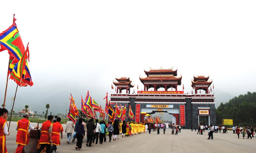 Khu di tích Tây Thiên (Tam Đảo, Vĩnh Phúc) là khu di tích cấp Quốc gia đặc biệt, đây là khu thờ phụng tưởng nhớ công ơn của Quốc mẫu Lăng thị Tiêu - Chính vương phi của Hùng Chiêu Vương thứ 7. Tây Thiên được đánh giá là địa danh thờ Đạo Mẫu linh thiêng và cũng là nơi phát tích đầu tiên của Phật giáo Việt Nam.