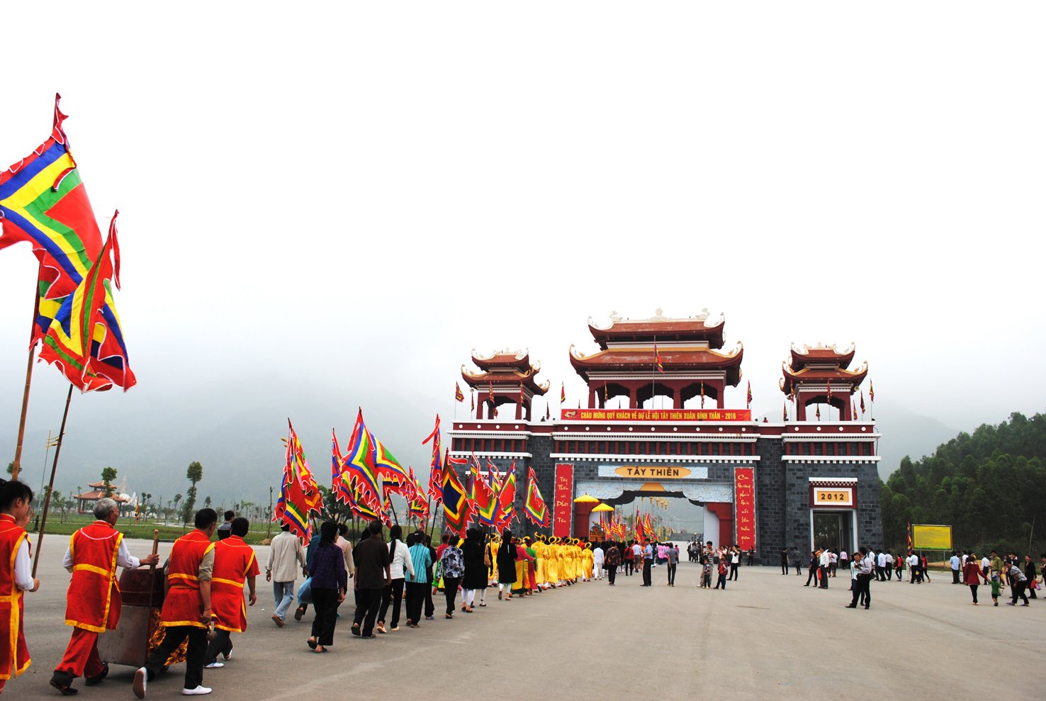 Khu di tích Tây Thiên (Tam Đảo, Vĩnh Phúc) là khu di tích cấp Quốc gia đặc biệt, đây là khu thờ phụng tưởng nhớ công ơn của Quốc mẫu Lăng thị Tiêu - Chính vương phi của Hùng Chiêu Vương thứ 7. Tây Thiên được đánh giá là địa danh thờ Đạo Mẫu linh thiêng và cũng là nơi phát tích đầu tiên của Phật giáo Việt Nam.