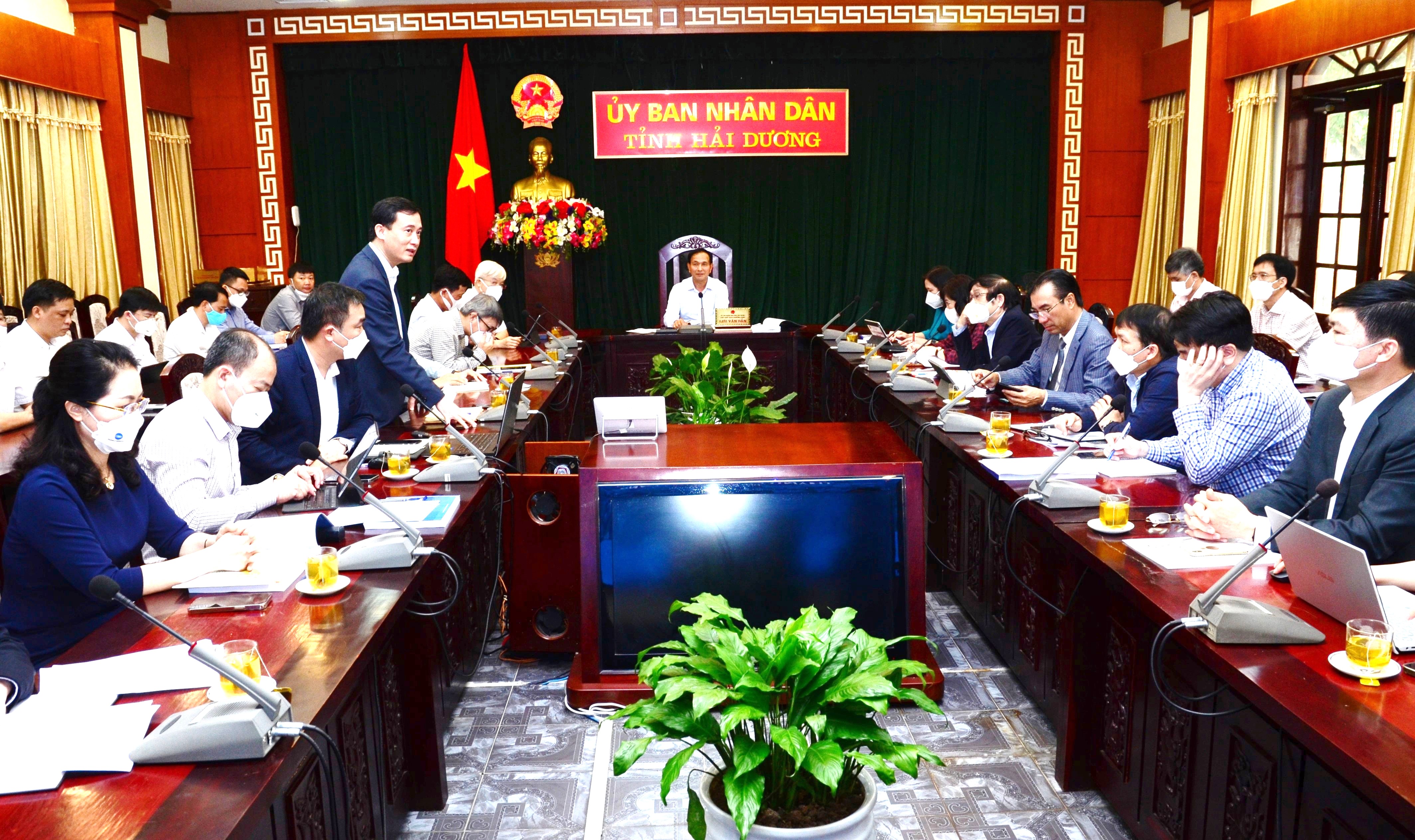 Đại biểu nêu ý kiến tại cuộc họp về phương án điều chỉnh quy hoạch chung TP. Hải Dương, tỉnh Hải Dương, đến năm 2040 - Ảnh: HD.