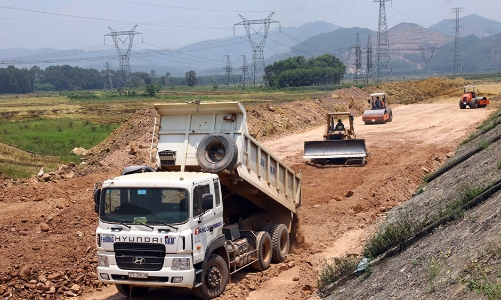 Hai đoạn cao tốc Bắc - Nam chậm tiến độ, Bộ Giao thông Vận tải sẽ mạnh tay xử lý nhà thầu vi phạm