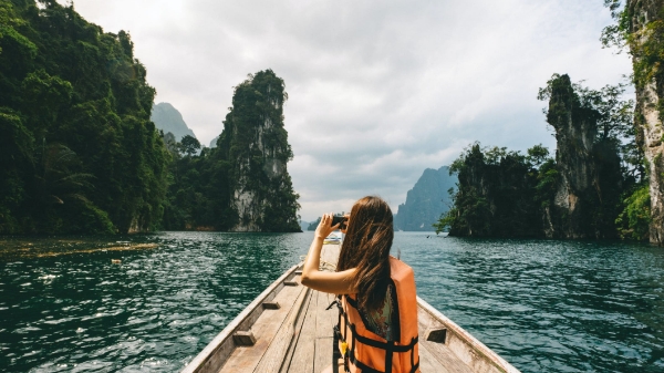 Mở cửa quốc tế, du lịch tiếp sức cho nền kinh tế