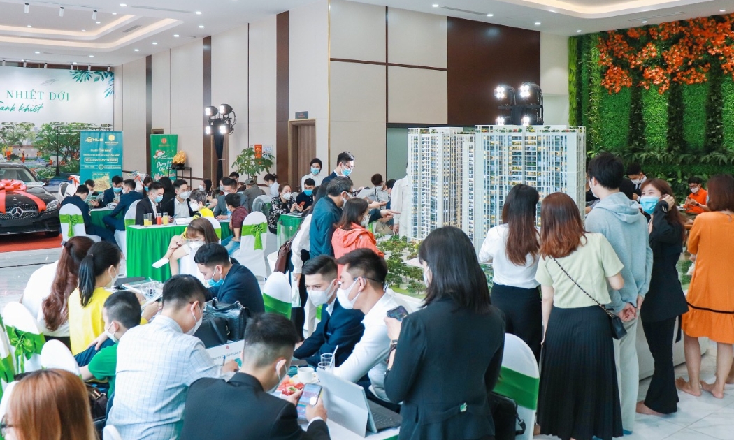 Không khí sôi động của sự kiện.
