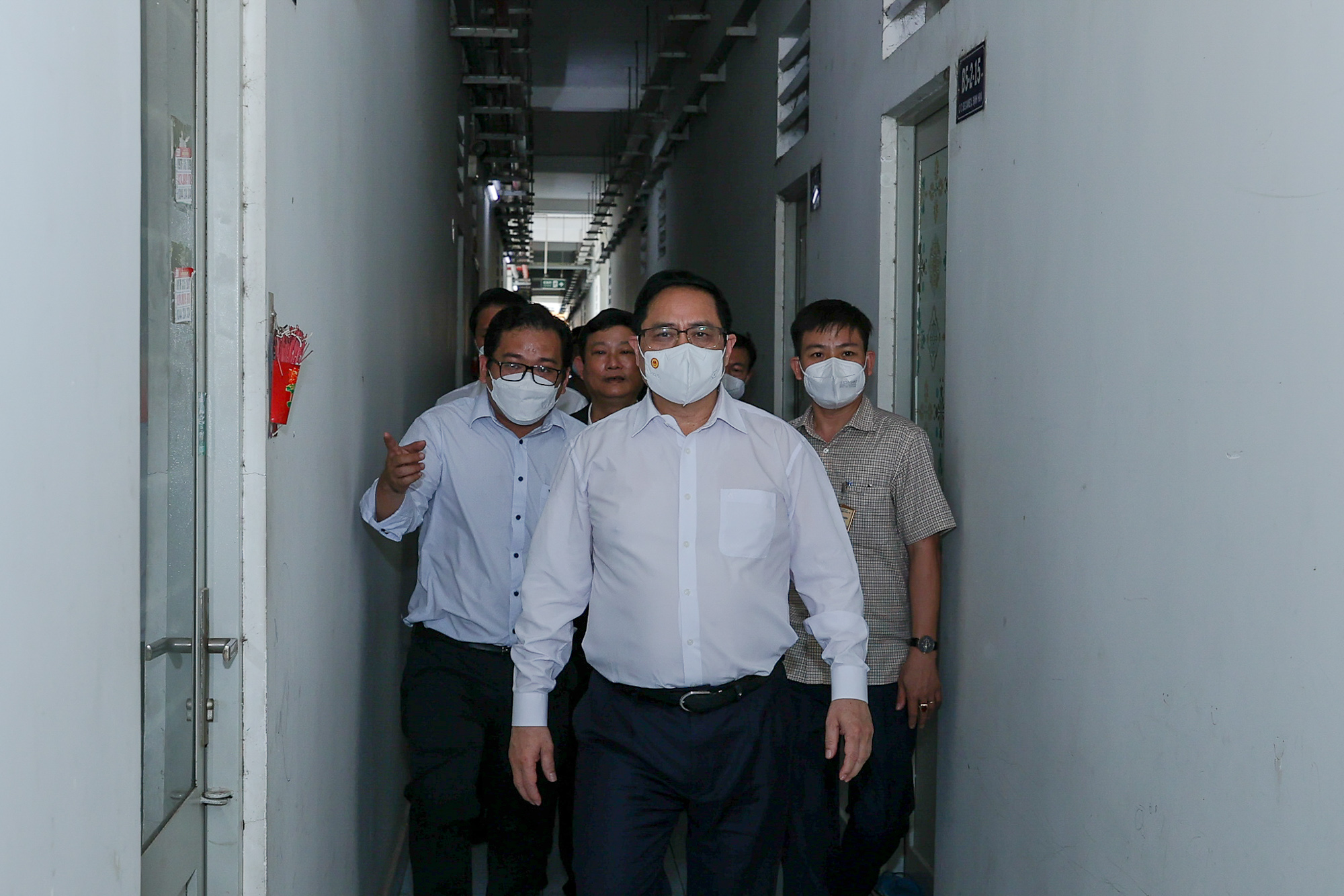 Thủ tướng trực tiếp kiểm tra cơ sở hạ tầng khu nh&agrave; ở x&atilde; hội Becamex tại phường Định H&ograve;a, TP. Thủ Dầu Một. Ảnh: VGP