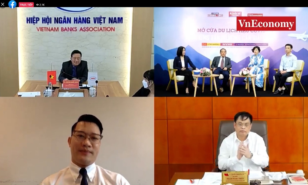 Chuyên gia, đại diện doanh nghiệp tham dự Tọa đàm. Ảnh - Chu Xuân Khoa. 