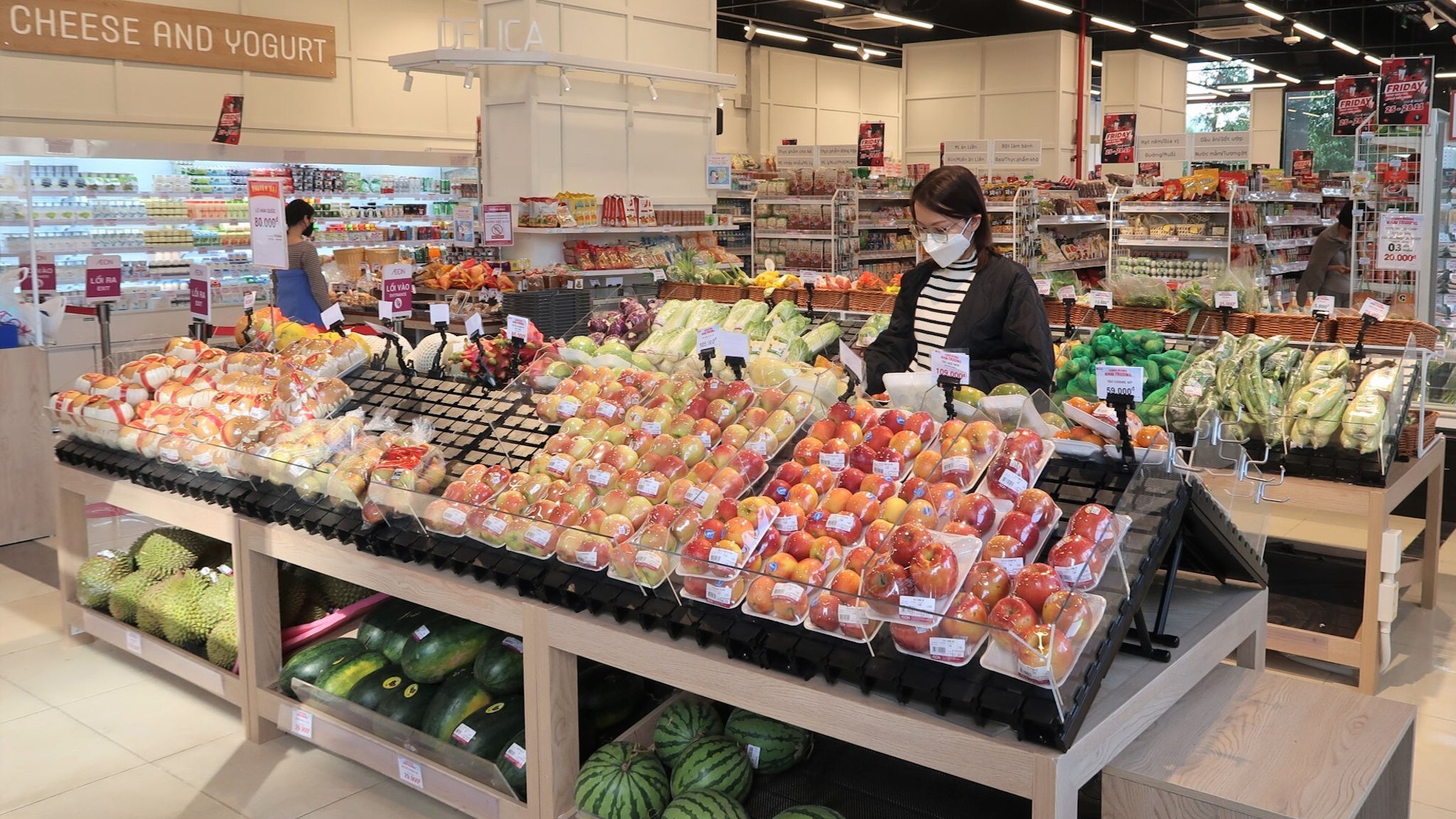 Doanh nghiệp phải linh động giảm bớt l&atilde;i v&agrave; kh&acirc;u trung gian, qua đ&oacute; giữ b&igrave;nh ổn gi&aacute; b&aacute;n sản phẩm.