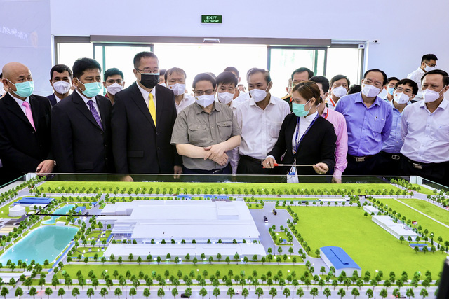 Thủ tướng thăm Nhà máy CPV Food. Ảnh VGP