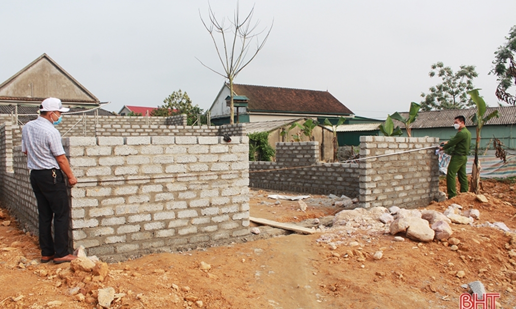 Bộ Giao thông vận tải đề nghị các địa phương siết chặt quản lý tình trạng cơi nới công trình trái phép, ảnh hưởng tiến độ cao tốc Bắc - Nam giai đoạn 2.