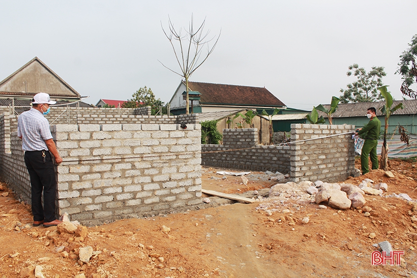 Bộ Giao thông vận tải đề nghị các địa phương siết chặt quản lý tình trạng cơi nới công trình trái phép, ảnh hưởng tiến độ cao tốc Bắc - Nam giai đoạn 2.