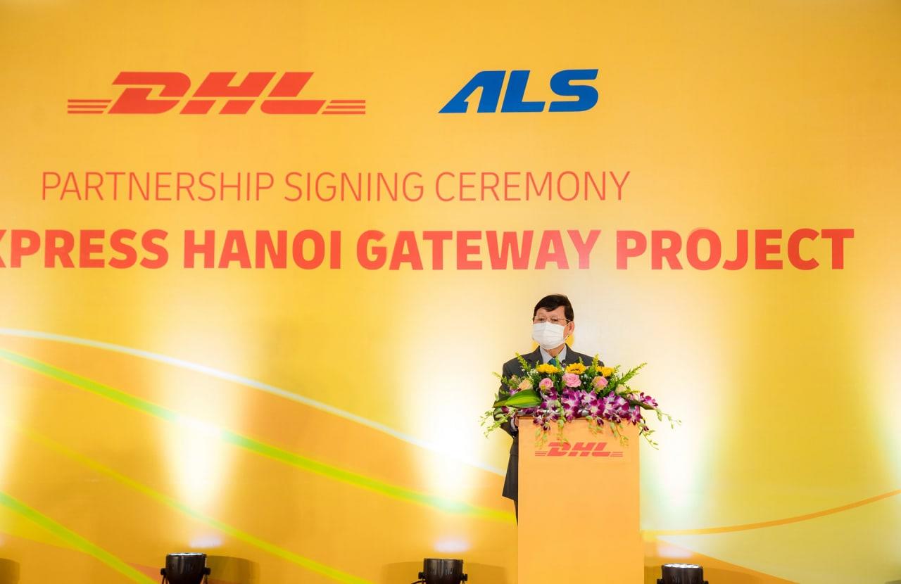 Ông Phùng Tiến Toàn – Chủ tịch Hội đồng Quản trị Công ty Cổ phần Logistics Hàng không phát biểu tại Lễ ký kết.