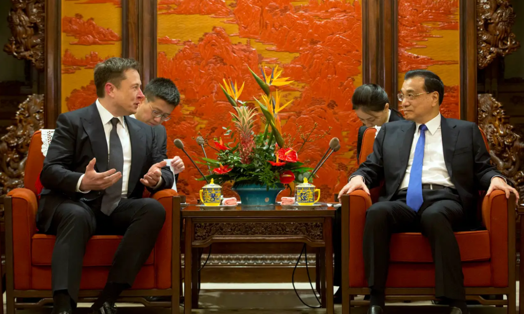 Tỷ phú Elon Musk gặp Thủ tướng Trung Quốc Lý Khắc Cường đầu năm 2019 - Ảnh: Getty Images