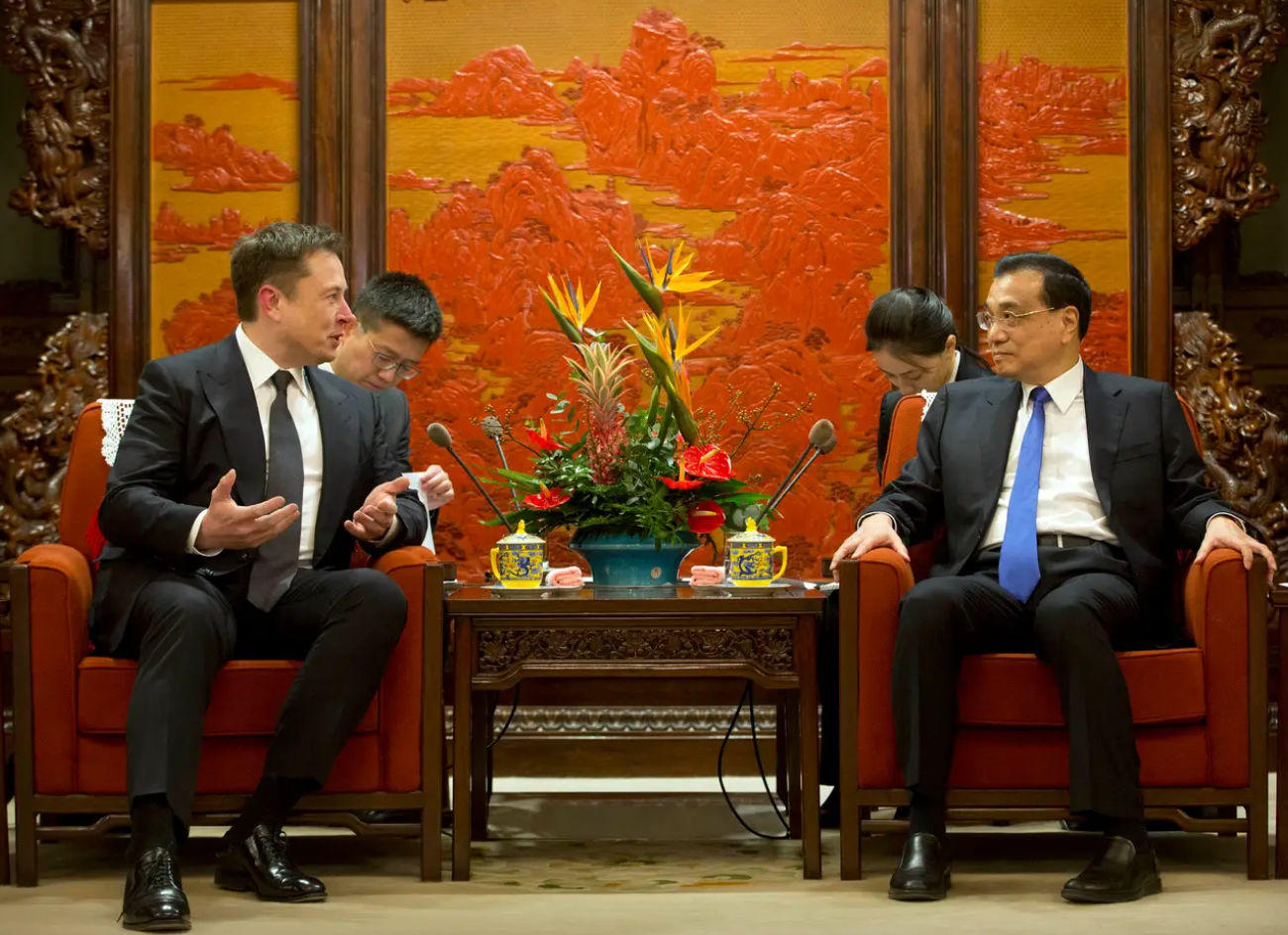 Tỷ phú Elon Musk gặp Thủ tướng Trung Quốc Lý Khắc Cường đầu năm 2019 - Ảnh: Getty Images