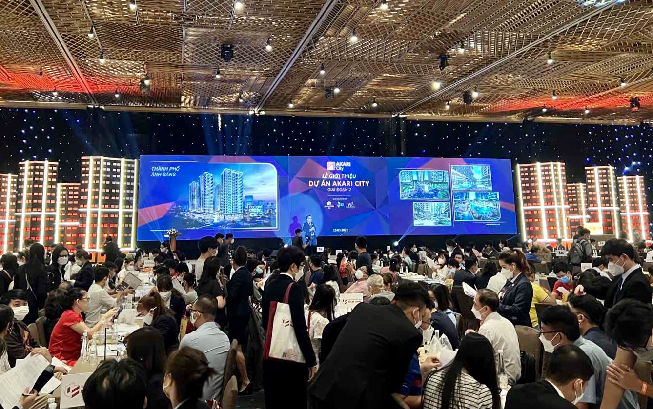 Khoảng 1.000 khách hàng tham gia sự kiện Lễ giới thiệu Flora Akari AK7, AK8.