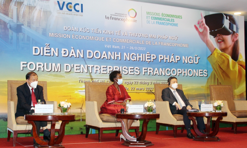 Các đại biểu chia sẻ tại Diễn đàn doanh nghiệp Pháp ngữ tại TP.HCM. 