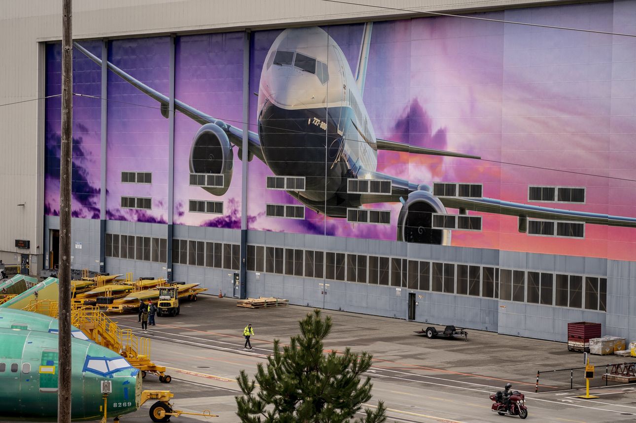 Bên ngoài nhà máy của Boeing tại Renton, Washington - Ảnh: WSJ