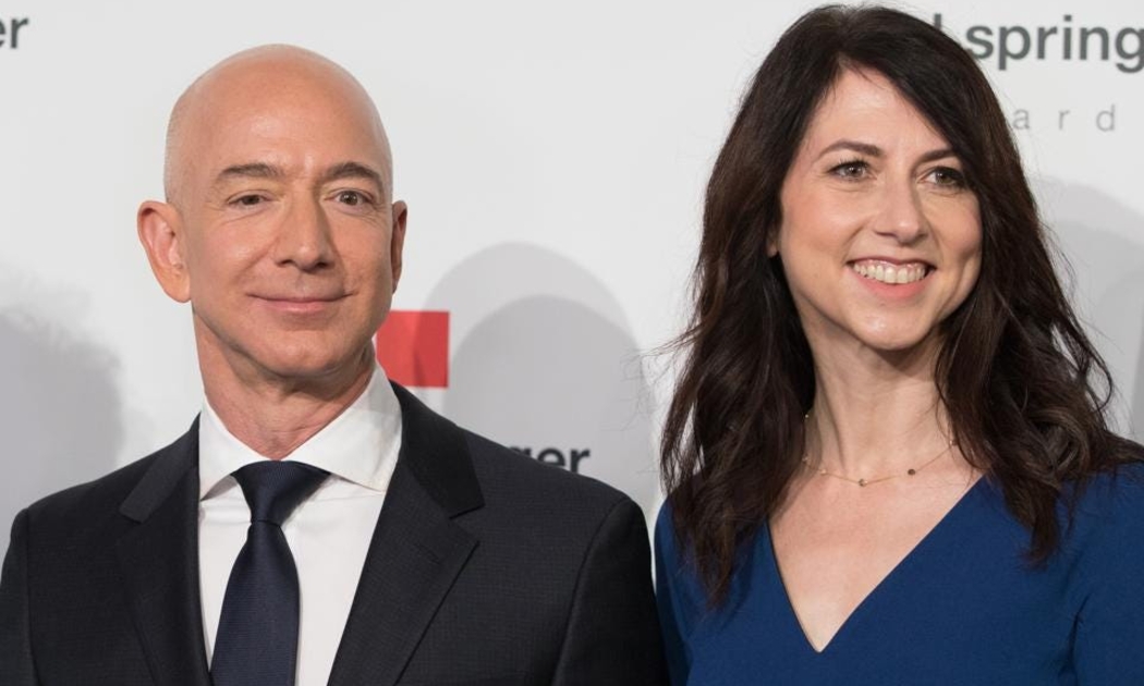 Bà MacKenzie Scott và chồng cũ Jeff Bezos thời chưa ly hôn - Ảnh: Getty Images