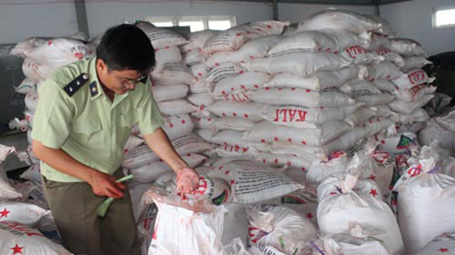 Phân bón giả, kém chất lượng gây thiệt hại cho nông dân.