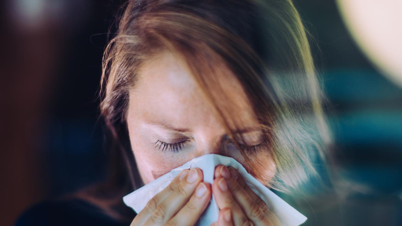 C&aacute;c triệu chứng của bệnh c&uacute;m v&agrave; Covid-19 kh&aacute; giống nhau, v&igrave; vậy rất kh&oacute; để ph&acirc;n biệt hai loại n&agrave;y.