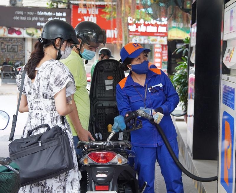 Environmental protection tax on gasoline cut by 50% for this year