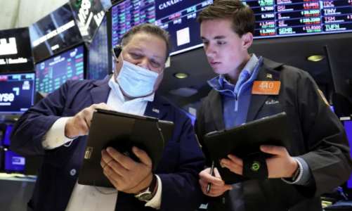 Chứng khoán Mỹ tăng điểm, giá dầu giảm vì EU không cấm vận dầu Nga