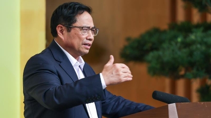 PM meets with SOEs on development