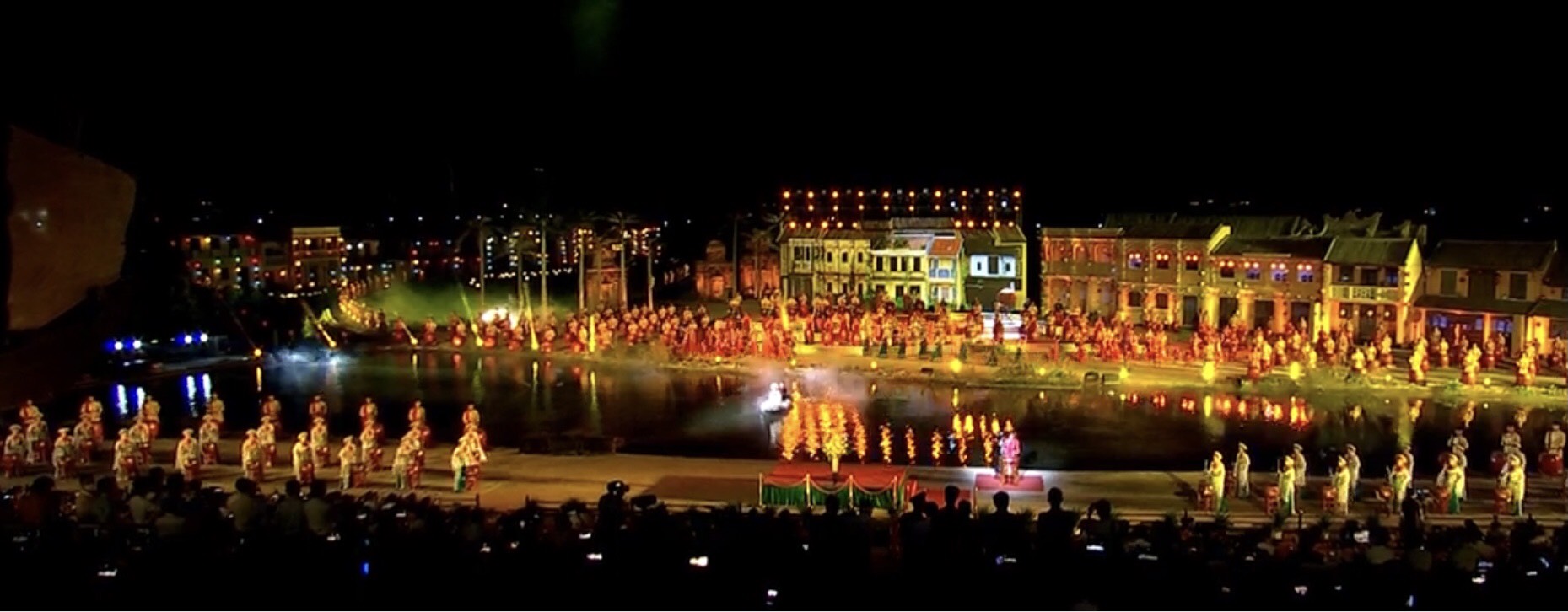 Toàn cảnh lễ khai mạc.