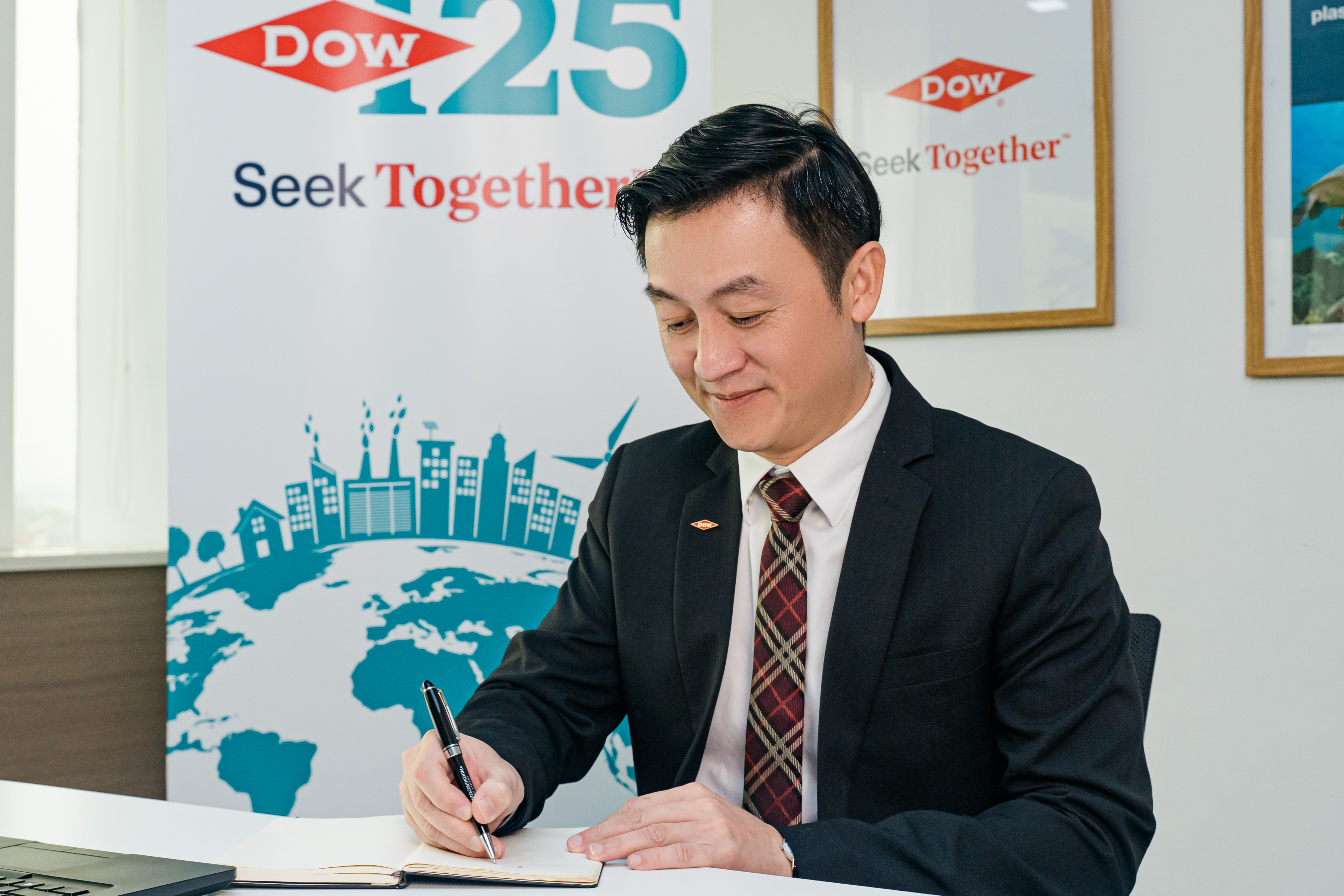 “Dow Việt Nam đang chung tay cùng Chính phủ và cộng đồng thúc đẩy kinh tế tuần hoàn nhựa tại Việt Nam thông qua những dự án cụ thể”, ông Ekkasit Lakkananithiphan cho biết.