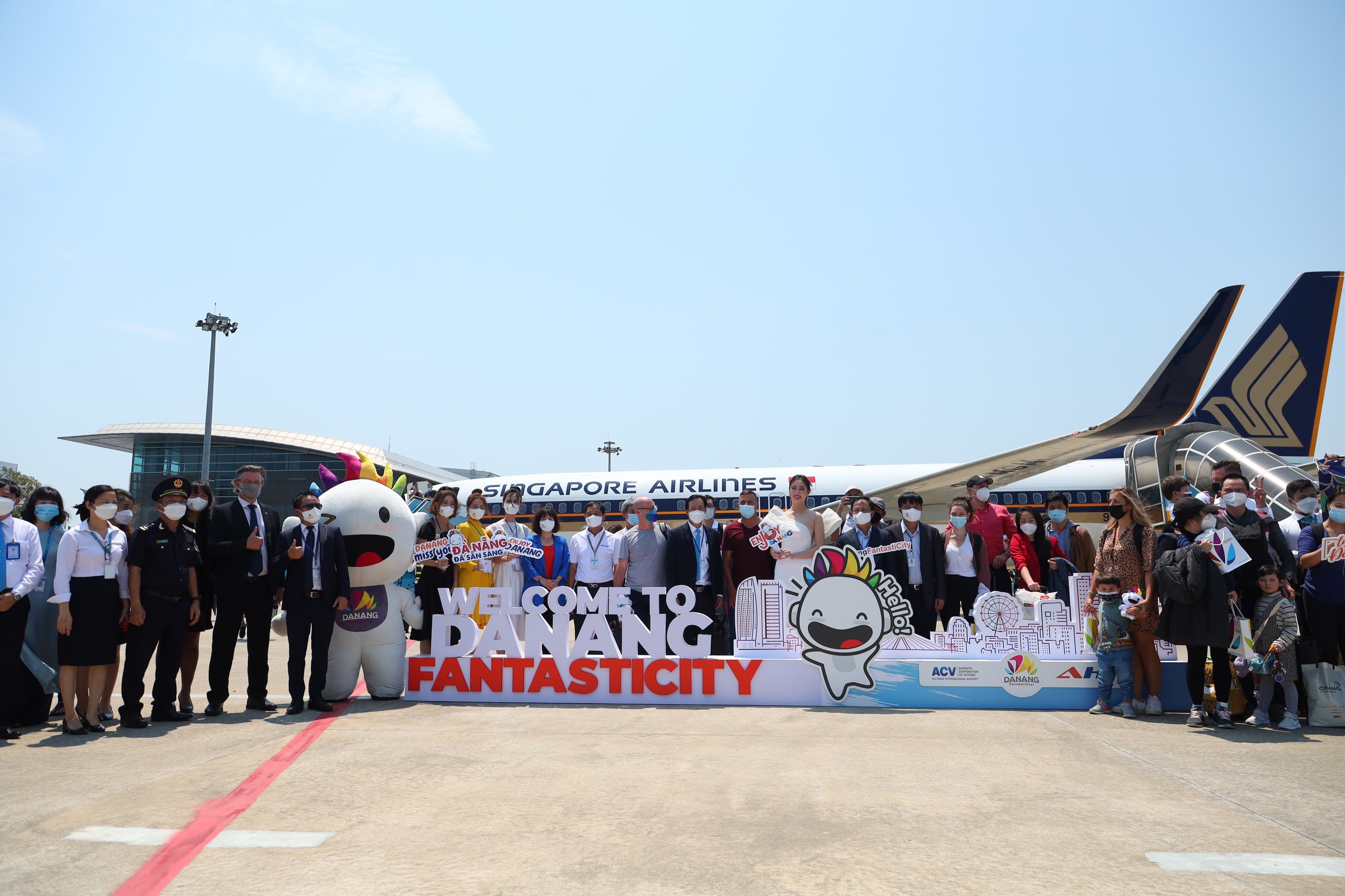 Lễ đ&oacute;n chuyến bay đầu ti&ecirc;n Singapore - Đ&agrave; Nẵng.