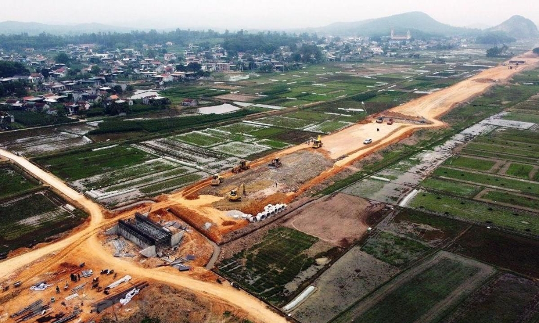 Nguồn cung vật liệu xây dựng đắp nền đường cho các dự án xây dựng kết cấu hạ tầng giao thông vẫn gặp khó khăn.
