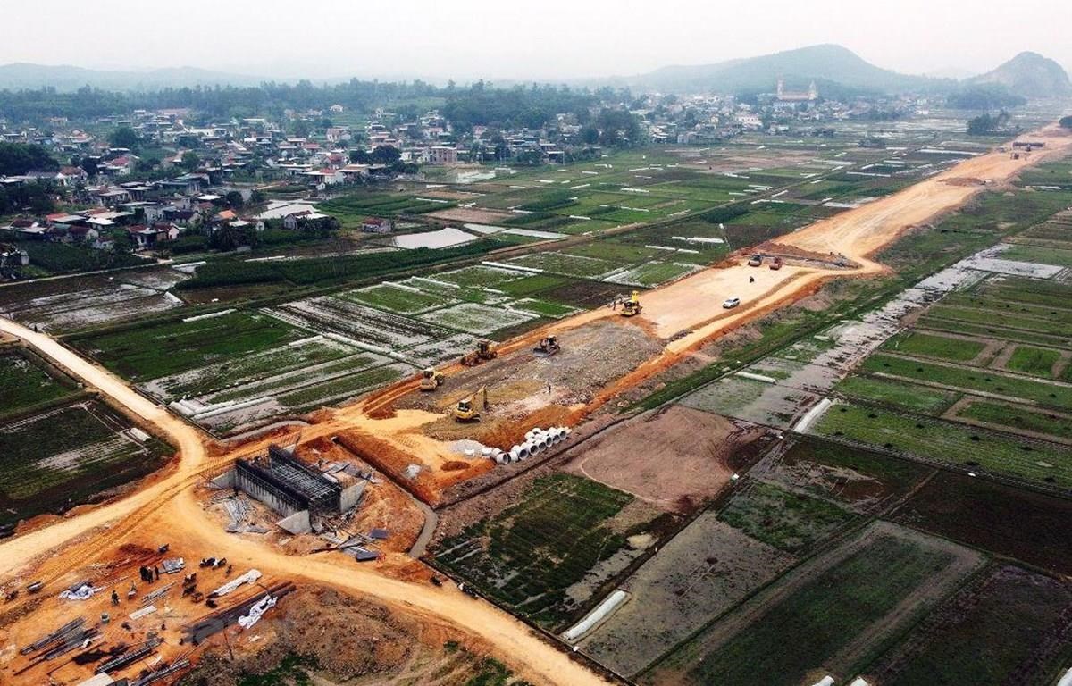 Nguồn cung vật liệu xây dựng đắp nền đường cho các dự án xây dựng kết cấu hạ tầng giao thông vẫn gặp khó khăn.